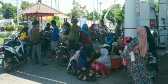 Solar Langka, Nelayan di Pasuruan Menginap di SPBU