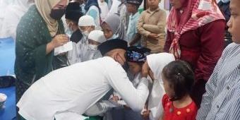 Safari Ramadan, Syaifuddin Asmoro Bersama Muslimat Bangkalan Beri Santunan Anak Yatim