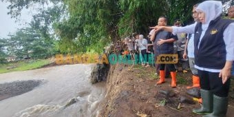 Gubernur Khofifah Tinjau Banjir Bandang di Situbondo, Pemprov Jatim Siapkan Sejumlah Langkah