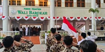 Peringati HUT ke-80 RI, Ponpes Wali Barokah Kota Kediri Gelar Upacara Bendera