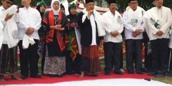 Jaga Kehalalan Makan, Ke Hong Kong, Kiai Asep Bawa Lontong (1)