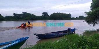 Warga Karangrejo Gresik yang Tenggelam di Bengawan Solo Belum Ditemukan