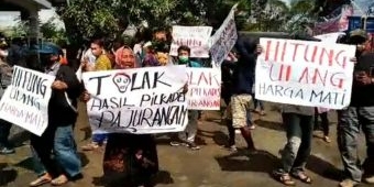 Nilai Ada Kecurangan, Pendukung Salah Satu Cakades Pajurangan Demo Minta Penghitungan Suara Ulang