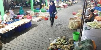Ratapan Pedagang di Bahu Jalan Pasar Kota Bojonegoro Seusai Direlokasi