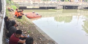 Ketakutan Dikejar Petugas Satpol PP Surabaya, Pengamen Nekat Loncat ke Kali Jagir dan Tenggelam