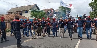 Blokir Jalur Pantura, Ribuan Buruh di Tuban Tuntut PT IKSG Penuhi Hak Pekerja