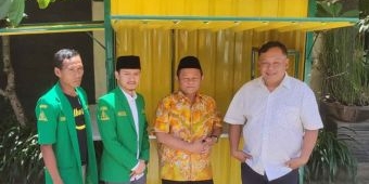 Gelar Sosialisasi Kereta Cepat di Kediri, Anggota DPR RI ini Serahkan Rombong ke Ketua GP Ansor