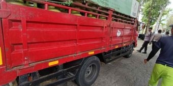 Diduga Tersangkut Kain Selendang, Pasutri di Ngawi Alami Kecelakaan dan Meninggal di TKP