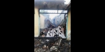 Korsleting Listrik, Rumah Tempat Penyimpanan Bahan Bangunan di Sidoarjo Terbakar