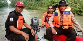 Dua Orang yang Bunuh Diri Nyebur Kali Sadar Mojokerto Belum Ditemukan