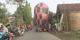 Tradisi Menerbangkan Balon Udara di Jombang Saat Tujuh Hari Setelah Hari Raya