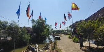 Kampung 'Gibol' Nelayan di Pasuruan Kibarkan Bendera Negara Peserta Piala Dunia 2026