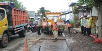 Viral Jalan Rusak di Kabupaten Probolinggo, Sekda Ugas: Tahun ini Insyaallah Digarap