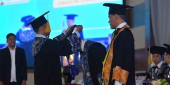 UTM Kukuhkan 2 Guru Besar Baru dari FEB dan Fakultas Teknik