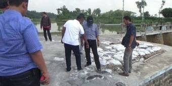 Diduga Beracun, Polda dan BLH Jatim Ambil Sampel Limbah Sungai Afur Sumobito Jombang