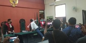 Tak Terima Divonis 3 Tahun Penjara, Terdakwa di Banyuwangi Coba Serang Hakim