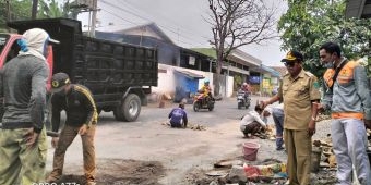 Dikeluhkan Pengendara, Jalan Talun-Gununggangsir Mulai Diperbaiki