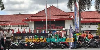 Ojol Blitar Demo Tolak Zona Merah di Stasiun dan Terminal
