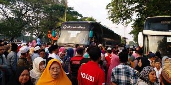Pj Bupati Bangkalan Berangkatkan 547 JCH dari Halaman Masjid Jami'