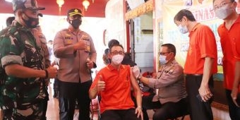 Jelang Imlek 2573, Polres Mojokerto Gelar Vaksinasi Covid-19 di Kelenteng Hiap Thian Kiong