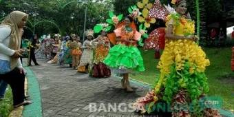 Gunakan Bahan Daur Ulang, Pelajar di Jombang Gelar Fashion Show