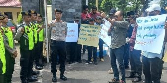 Demo Polres Pasuruan Kota, Puluhan Aktivis Desak APH Tangkap Aktor Utama Korupsi Banprov