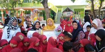 Ustadzah TK Nurul Hidayah Sampang Sabet Juara II Guru TK Berprestasi Tingkat Nasional