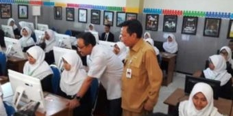 Wagub Jatim Pastikan Hari Pertama UNBK SMA se-Jatim Aman dan Lancar