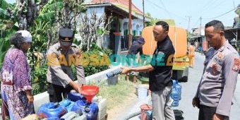 Sambut HUT ke-72 Humas Polri, Polres Gresik Bantu Air Bersih 25 Ribu Liter di Duduksampeyan