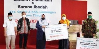 SIG Salurkan Bantuan 30 Laptop dan Dana Pembangunan Sarana Pendidikan