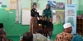 Sambangi PAUD Thoyyiba, Wali Kota Kediri Berbagi Bingkisan dan Alat Permainan Edukasi