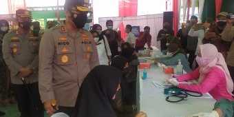 ​Kapolda Jatim Tinjau Vaksinasi di Pondok Pesantren Mambaul Ma'arif Jombang