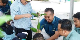 Insan Petrokimia Gresik Edukasi Pelajar SLB Cara Bercocok Tanam