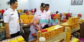 Dinsos Tulungagung Salurkan BLT DBHCHT ke Ratusan Karyawan dan Buruh Pabrik Rokok