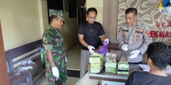 Koramil Masalembu Temukan Bungkusan dengan Isi Diduga Narkoba di Depan Mako
