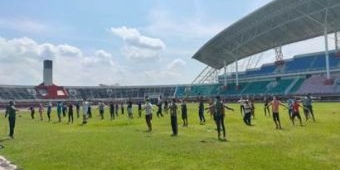 Khofifah Kirim Kurma-Sarung, 3.829 Orang Dikarantina di Gedung Observasi Berbasis Desa di Jatim