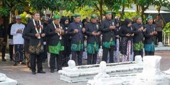 Peringati Hari Jadi Lamongan ke-454, Bupati dan Jajarannya Lakukan ini