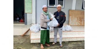 Anggota Dewan Sampang Beri Bantuan Nasi Bungkus ke Ponpes Attaroqqi yang Terdampak Banjir