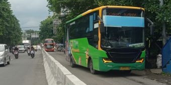 Perlancar Lalin Jelang Nataru, Barrier Beton Dipasang di Exit Terminal Purabaya