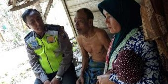 Dermawan Babat Bagi-bagi Sembako untuk Warga Kurang Mampu