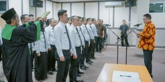 Kepala BPPKAD Gresik Lantik 17 Juru Sita Pajak Daerah