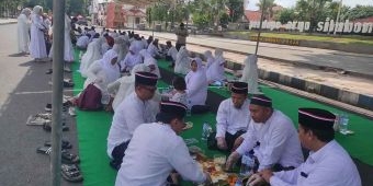 Ribuan Santri Padati Alun-Alun, Wakil Bupati Situbondo: Jangan Tinggalkan Akhlak dan Adab