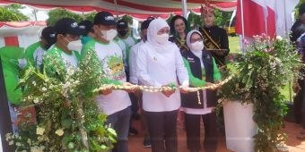 Gubernur Khofifah Resmikan Revitalisasi Alun-Alun dan Gedung Bank Jombang