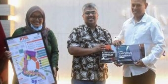 Mas Abu Terima Hasil Studio Perancangan Kota dan Transportasi dari Unibraw Malang