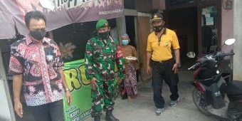 Koramil Sarirejo Distribusikan Bantuan Kepada Masyarakat Terdampak Pemberlakuan PPKM Darurat