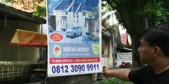 Awal Tahun, Reklame Liar di Gresik Marak Lagi, Masyarakat Minta Pemkab Lakukan Penertiban