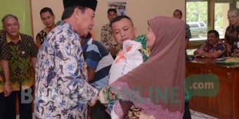 Tuban Mulai Salurkan Rastra, Bupati Minta Camat dan Kades Data Warga Miskin Secara Akurat