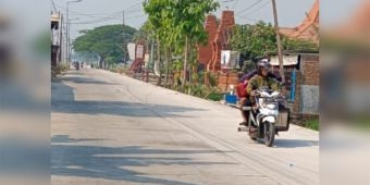 Antusias Warga Mojoanyar Menyambut Jalan yang Sudah Mulus