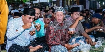 Hadiri Sanggring Kolak Ayam ke-501, Wabup Gresik Apresiasi Warga Gumeno: Jaga Tradisi Sunan Dalem