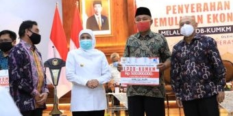 ​1,1 Juta UMKM Jatim Terima BANPRES-PUM, Gubernur Khofifah Harap Jadi Penggerak Ekonomi Kerakyatan